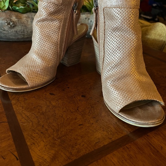 Elegant Women's Naturalizer Peep-Toe Heeled Sandals - Rose Gold - Picture 2 of 6